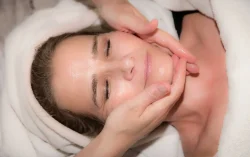 massage liftant et relaxant du visage